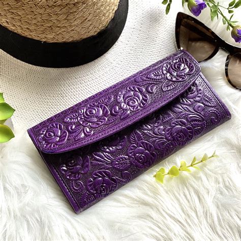 beautiful wallets for women.